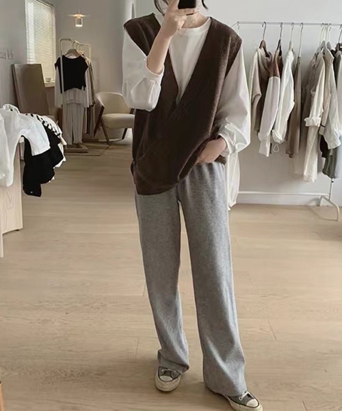 Doux Belle（ドゥーベル）の「ミニマルデザインノースリーブニットベスト（ベスト・レディース・テラコッタ/グレー/ブラック/ベージュ・FREE）」の16枚目の写真