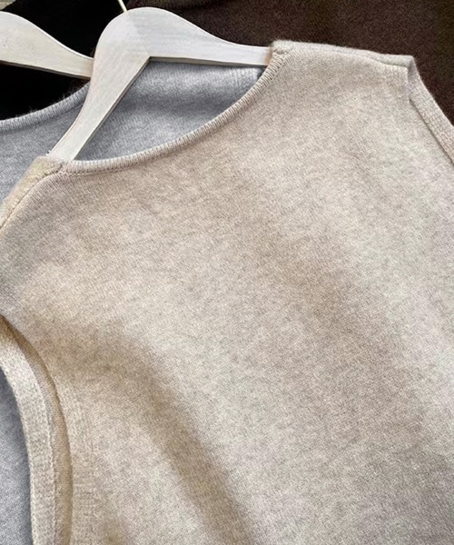 Doux Belle（ドゥーベル）の「ミニマルデザインノースリーブニットベスト（ベスト・レディース・テラコッタ/グレー/ブラック/ベージュ・FREE）」の21枚目の写真