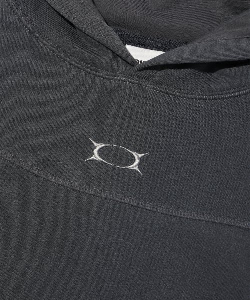 CRITIC（クリティック）の「CROP INCISION HOODIE CHARCOAL（パーカー・レディース・その他・FREE）」の4枚目の写真