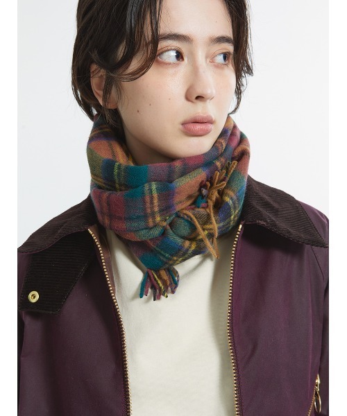 Barbour(バブアー)の「ラムズ ウール / カシミヤ ニューチェック マフラー(4色展開)(マフラー・メンズ・ブラック/グリーン/ベージュ/イエロー・ONE SIZE)」の7枚目の写真
