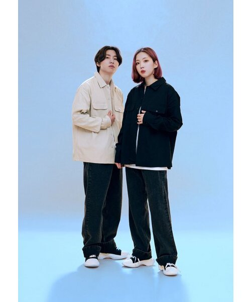 APOSTROPHE COMMA(アポストロフィコンマ)の「Cロゴラベルコットンポケットシャツジャケット(ブラック)(シャツ/ブラウス・メンズ・ブラック・LARGE/MEDIUM)」の2枚目の写真