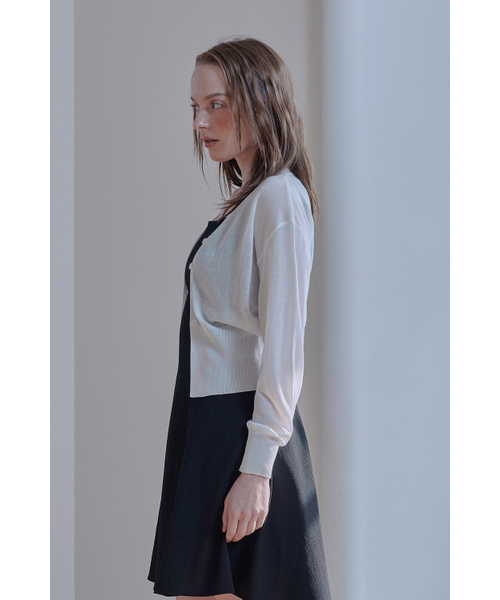 AFTERHOURS(アフターアワーズ)の「ECOVERO V-NECK FITTED CARDIGAN (WHITE)(カーディガン/ボレロ・レディース・その他・FREE)」の2枚目の写真