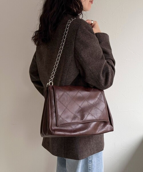 fredy emue（フレディエミュ）の「キルト柄チェーンバッグ（ショルダーバッグ・レディース・ブラック/ブラウン・FREE）」の3枚目の写真