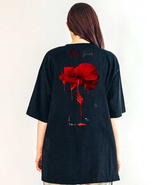 BEOM（ボム）の「ブラッディフラワー オーバーサイズ Tシャツ ブラック（Tシャツ/カットソー・メンズ・その他・1/2）」の3枚目の写真