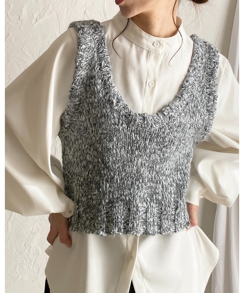 She's Closet(シーズクローゼット)の「ミックスカラーショート丈ローゲージざっくり編みニットビスチェベスト(ベスト・レディース・チャコールグレー/ブラウン・FREE)」の14枚目の写真