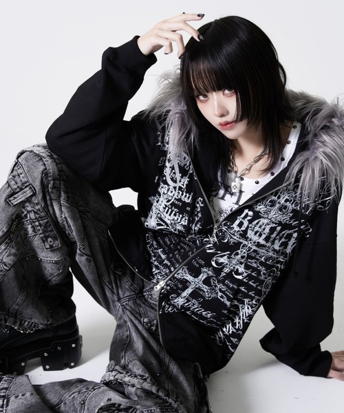 REFLEM（レフレム）の「『REFLEM/レフレム』ファー付きタイポZIPフーディー/ジップパーカー（パーカー・レディース・ホワイト/ブラック・L/M）」の14枚目の写真