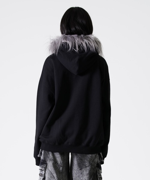 REFLEM（レフレム）の「『REFLEM/レフレム』ファー付きタイポZIPフーディー/ジップパーカー（パーカー・レディース・ホワイト/ブラック・L/M）」の11枚目の写真