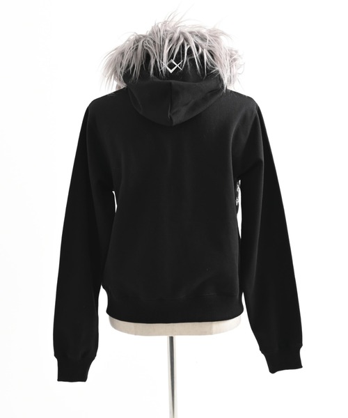 REFLEM（レフレム）の「『REFLEM/レフレム』ファー付きタイポZIPフーディー/ジップパーカー（パーカー・レディース・ホワイト/ブラック・L/M）」の4枚目の写真