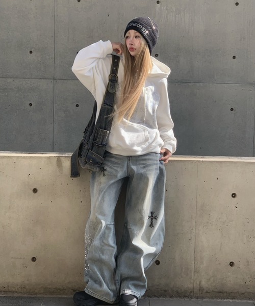 KsG(ケーエスジー)の「ビッグロゴラインストーンパーカー(パーカー・レディース・グレー/ブラック/ホワイト・SMALL/MEDIUM)」の7枚目の写真