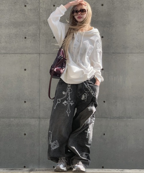 KsG(ケーエスジー)の「ビッグロゴラインストーンパーカー(パーカー・レディース・グレー/ブラック/ホワイト・SMALL/MEDIUM)」の5枚目の写真