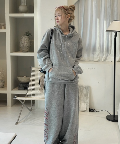 KsG(ケーエスジー)の「ビッグロゴラインストーンパーカー(パーカー・レディース・グレー/ブラック/ホワイト・SMALL/MEDIUM)」の10枚目の写真
