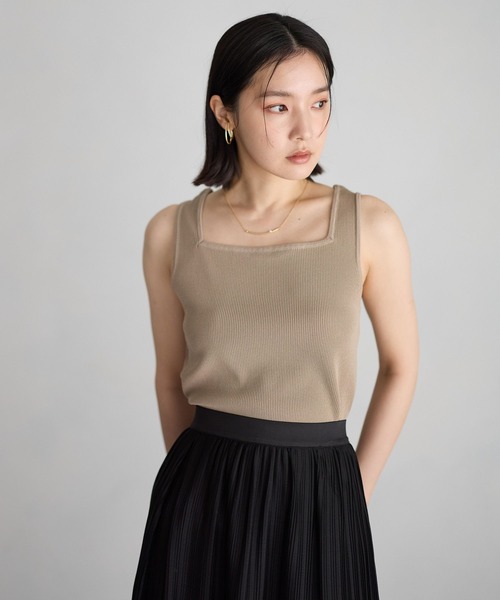 Andemiu（アンデミュウ）の「2WAYニットノースリーブ645332（タンクトップ・レディース・ブラック/オフホワイト/ブルーグレー/モカ・FREE）」の4枚目の写真