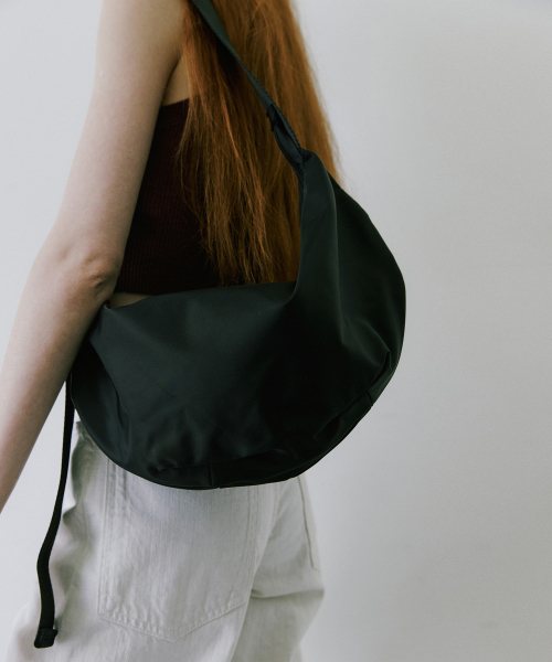 REGB（アルイージービ）の「FOR BUTTON CROSS BAG（メッセンジャーバッグ・レディース・その他・FREE）」の2枚目の写真