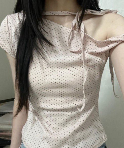 SHEPP(シープ)の「【半袖】ストラップチョーカー付ドット柄ワンショルトップス(Tシャツ/カットソー・レディース・ホワイト/ブラック/ピンク・L/M)」の12枚目の写真