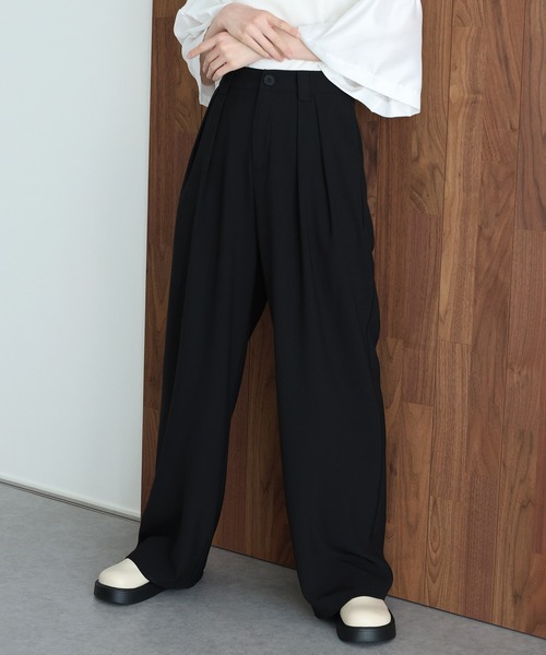 J by blue（ジェイバイブルー）の「《2サイズ展開》ダブルタックスラックス（その他パンツ・レディース・ブラック/チャコールグレー/ベージュ・MEDIUM/LARGE）」の2枚目の写真