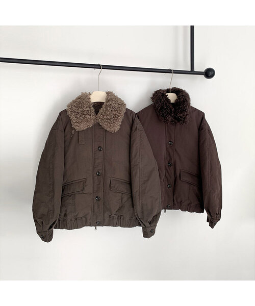 VASCARA(バスカラ)の「Faux Fur Collar Bomber Padded Jumper (2colors)(ダウンジャケット/コート・レディース・カーキ/ブラウン・FREE)」の1枚目の写真