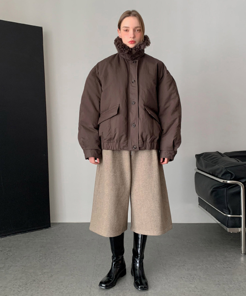 VASCARA(バスカラ)の「Faux Fur Collar Bomber Padded Jumper (2colors)(ダウンジャケット/コート・レディース・カーキ/ブラウン・FREE)」の4枚目の写真
