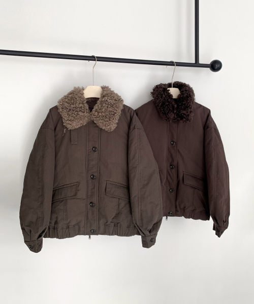 VASCARA(バスカラ)の「Faux Fur Collar Bomber Padded Jumper (2colors)(ダウンジャケット/コート・レディース・カーキ/ブラウン・FREE)」の5枚目の写真