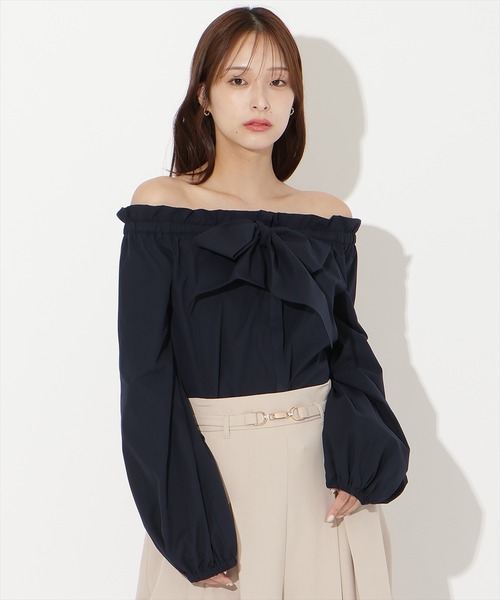 AND COUTURE（アンドクチュール）の「ドロストボウタイ2WAYブラウス（シャツ/ブラウス・レディース・サックスブルー/オフホワイト/ネイビー/ピンク・FREE）」の3枚目の写真