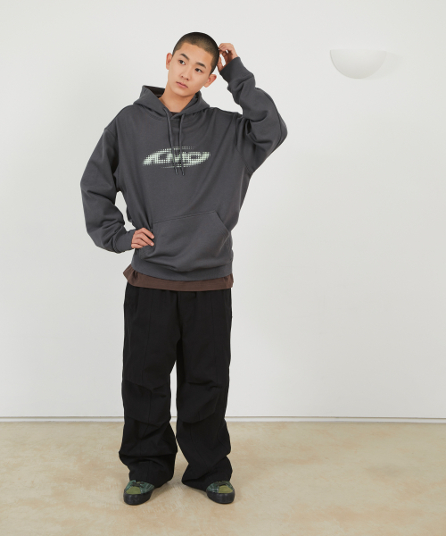 LMCの「HALFTONE LOGO HOODIE charcoal(パーカー・メンズ・その他・MEDIUM/LARGE/X-LARGE/SMALL)」の2枚目の写真