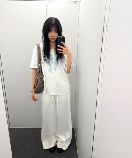 ILLIGO(イリゴ)の「リボンシャーリングオフショルダーティーシャツバックメランジ(Tシャツ/カットソー・レディース・その他・ONE SIZE)」の7枚目の写真
