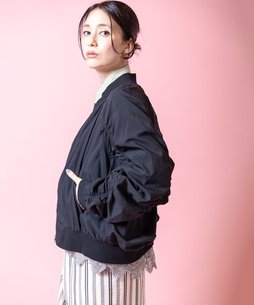 OSMOSIS(オズモーシス)の「ラグランギャザーブルゾン(ブルゾン・レディース・ブラック/カーキ/アイボリー・ONE SIZE)」の8枚目の写真