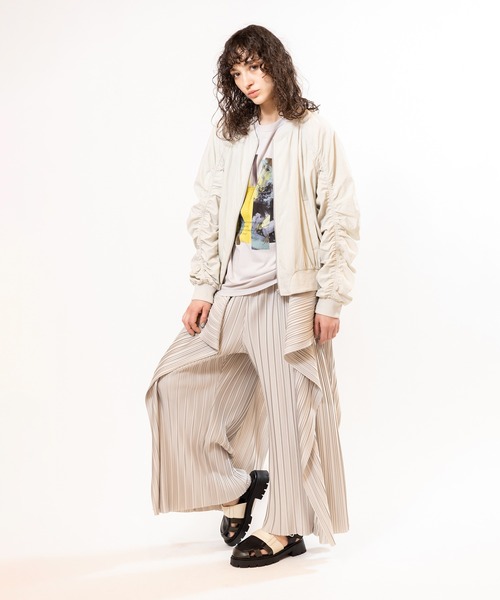 OSMOSIS(オズモーシス)の「ラグランギャザーブルゾン(ブルゾン・レディース・ブラック/カーキ/アイボリー・ONE SIZE)」の11枚目の写真