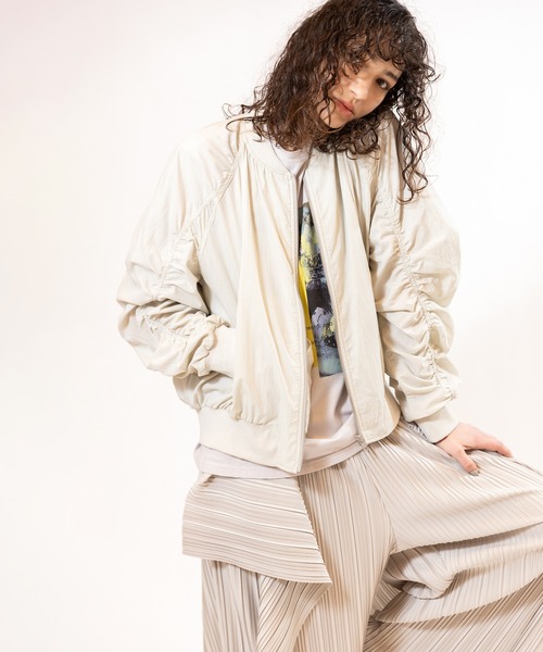 OSMOSIS(オズモーシス)の「ラグランギャザーブルゾン(ブルゾン・レディース・ブラック/カーキ/アイボリー・ONE SIZE)」の12枚目の写真