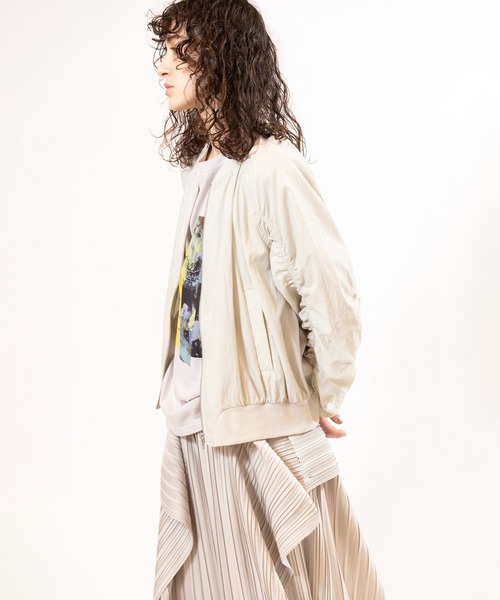 OSMOSIS(オズモーシス)の「ラグランギャザーブルゾン(ブルゾン・レディース・ブラック/カーキ/アイボリー・ONE SIZE)」の13枚目の写真