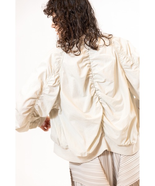 OSMOSIS(オズモーシス)の「ラグランギャザーブルゾン(ブルゾン・レディース・ブラック/カーキ/アイボリー・ONE SIZE)」の14枚目の写真