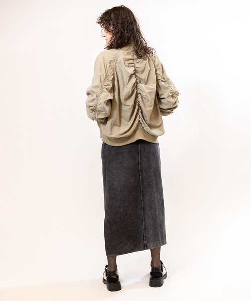 OSMOSIS(オズモーシス)の「ラグランギャザーブルゾン(ブルゾン・レディース・ブラック/カーキ/アイボリー・ONE SIZE)」の17枚目の写真