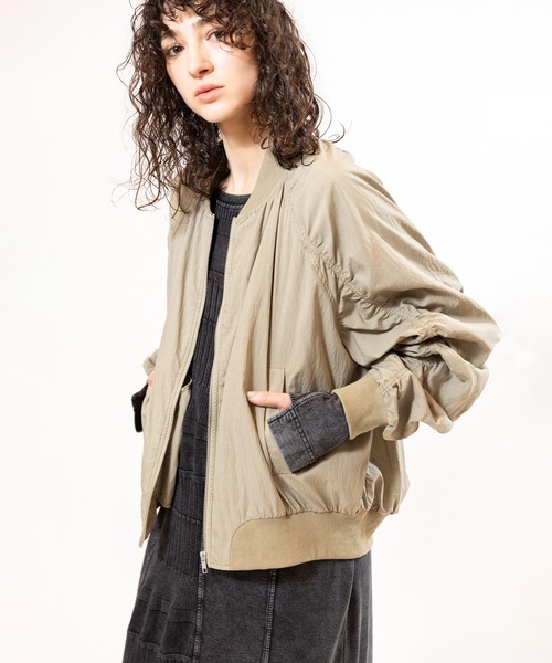 OSMOSIS(オズモーシス)の「ラグランギャザーブルゾン(ブルゾン・レディース・ブラック/カーキ/アイボリー・ONE SIZE)」の19枚目の写真