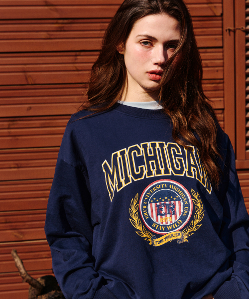 ERER(エルエル)の「Michigan Vintage Sweatshirt Navy(スウェット・レディース・ネイビー・2/1)」の4枚目の写真