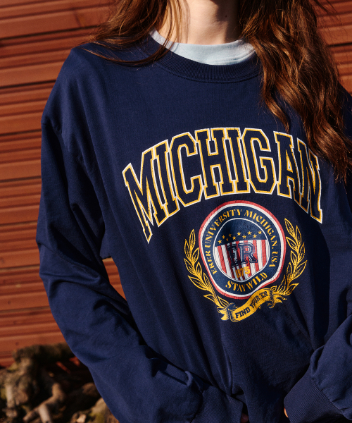 ERER(エルエル)の「Michigan Vintage Sweatshirt Navy(スウェット・レディース・ネイビー・2/1)」の5枚目の写真