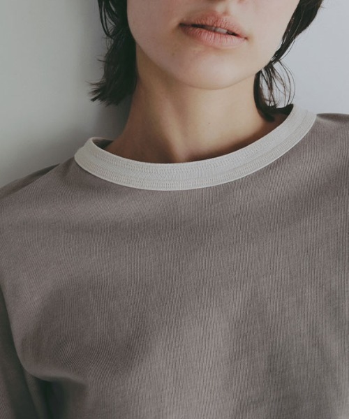 ETRE TOKYO（エトレトウキョウ）の「アウトステッチクルーネックロンTee（Tシャツ/カットソー・レディース・ブラック/グレイッシュベージュ/ホワイト・FREE）」の5枚目の写真