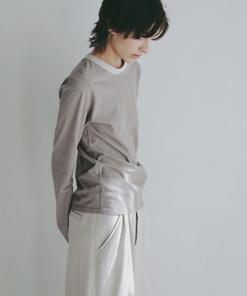 ETRE TOKYO（エトレトウキョウ）の「アウトステッチクルーネックロンTee（Tシャツ/カットソー・レディース・ブラック/グレイッシュベージュ/ホワイト・FREE）」の6枚目の写真