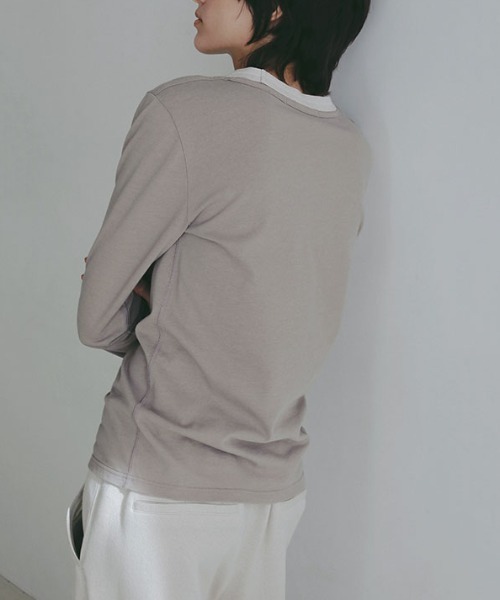 ETRE TOKYO（エトレトウキョウ）の「アウトステッチクルーネックロンTee（Tシャツ/カットソー・レディース・ブラック/グレイッシュベージュ/ホワイト・FREE）」の7枚目の写真