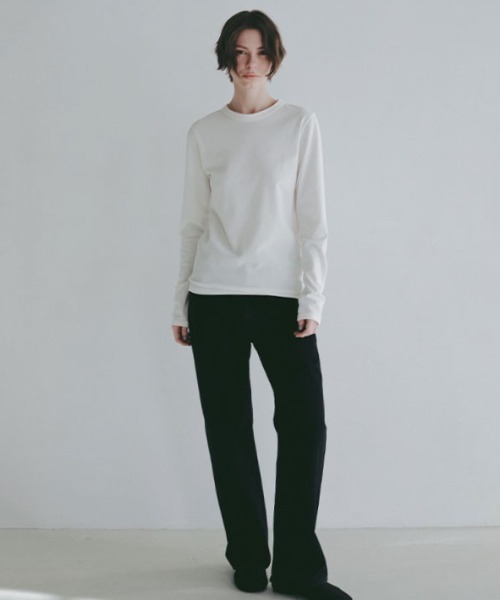 ETRE TOKYO（エトレトウキョウ）の「アウトステッチクルーネックロンTee（Tシャツ/カットソー・レディース・ブラック/グレイッシュベージュ/ホワイト・FREE）」の9枚目の写真