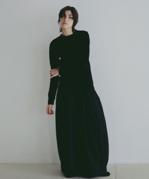 ETRE TOKYO（エトレトウキョウ）の「アウトステッチクルーネックロンTee（Tシャツ/カットソー・レディース・ブラック/グレイッシュベージュ/ホワイト・FREE）」の13枚目の写真