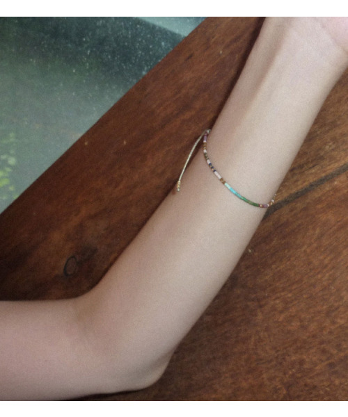 A BIT MOR（アビットモア）の「_  bracelet（ピアス（両耳用）・レディース・ブラウン/レインボー・FREE）」の4枚目の写真