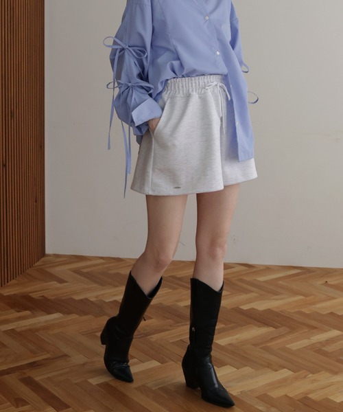 Mili affinity(ミリアフィニティー)の「ロゴプレート付きショートパンツ(スウェットパンツ・レディース・オートミール/グレー/ブラック・FREE)」の2枚目の写真