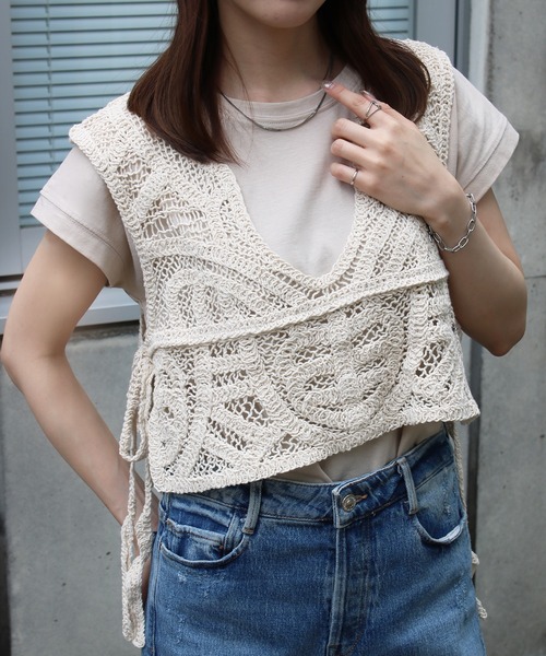 NYLAUS（ナイラス）の「【SG】クロシェ編みショートベスト かぎ針ベスト（ベスト・レディース・アイボリー/ブラック・M）」の5枚目の写真