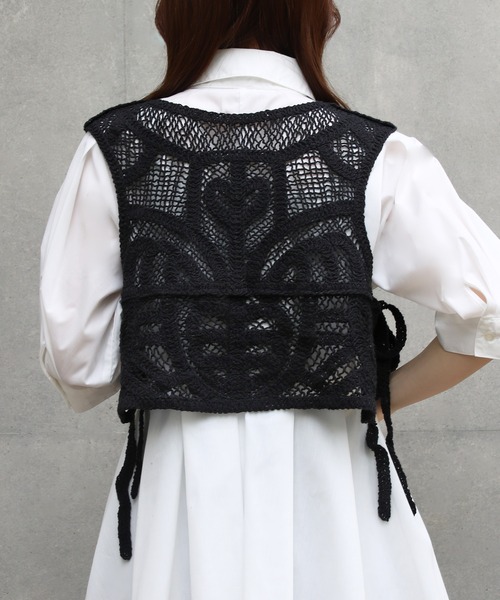 NYLAUS（ナイラス）の「【SG】クロシェ編みショートベスト かぎ針ベスト（ベスト・レディース・アイボリー/ブラック・M）」の11枚目の写真