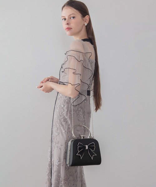 Leja(レジャ)の「【LEJA】ビッグリボンビジューパーツハンドショルダー2WAYバッグ結婚式 パーティー 成人式 二次会 同窓会 お呼ばれ オケージョン 20代 30代(ハンドバッグ・レディース・ゴールド/ブラック・FREE)」の6枚目の写真