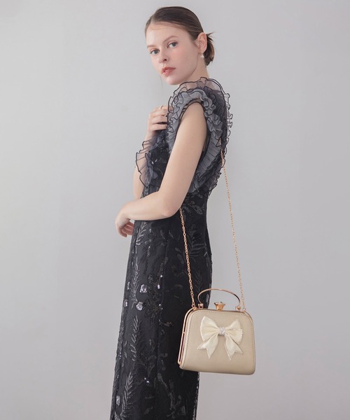 Leja(レジャ)の「【LEJA】ビッグリボンビジューパーツハンドショルダー2WAYバッグ結婚式 パーティー 成人式 二次会 同窓会 お呼ばれ オケージョン 20代 30代(ハンドバッグ・レディース・ゴールド/ブラック・FREE)」の3枚目の写真