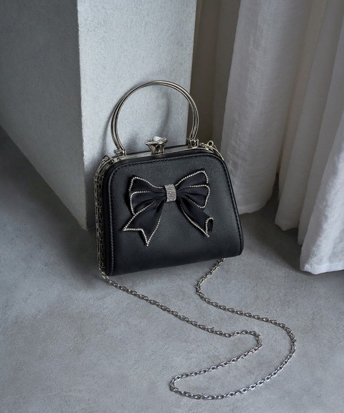 Leja(レジャ)の「【LEJA】ビッグリボンビジューパーツハンドショルダー2WAYバッグ結婚式 パーティー 成人式 二次会 同窓会 お呼ばれ オケージョン 20代 30代(ハンドバッグ・レディース・ゴールド/ブラック・FREE)」の15枚目の写真