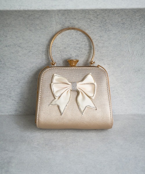 Leja(レジャ)の「【LEJA】ビッグリボンビジューパーツハンドショルダー2WAYバッグ結婚式 パーティー 成人式 二次会 同窓会 お呼ばれ オケージョン 20代 30代(ハンドバッグ・レディース・ゴールド/ブラック・FREE)」の12枚目の写真