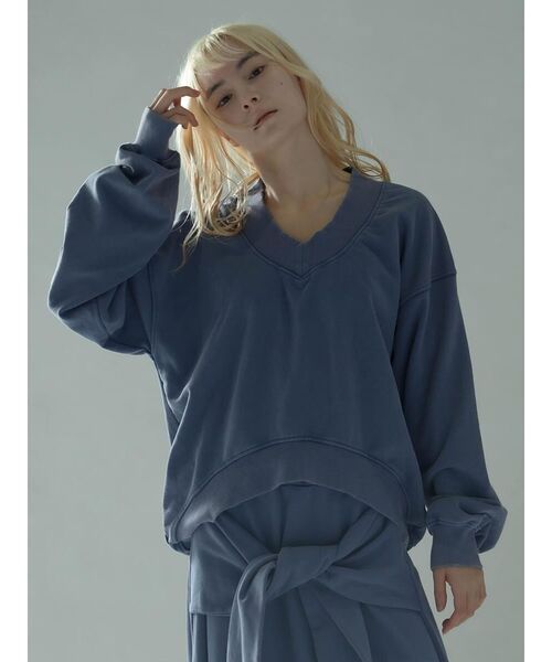 :ETHROF(イーサオブ)の「V-NECK BLEACH SWEAT PULLOVER(スウェット・レディース・ピンク系その他2/スカイブルー・MEDIUM)」の2枚目の写真