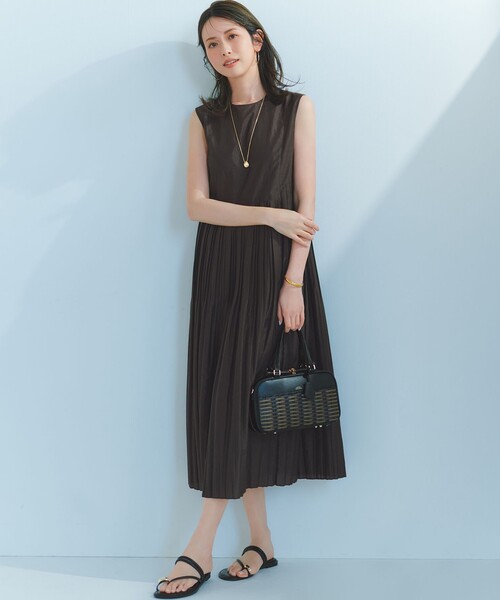 23区 S（ニジュウサンクチイサイサイズ）の「プリーツコンビ ワンピース（ワンピース・レディース・サックスブルー系/ダークブラウン系/黄土色系/ブラック系・32）」の9枚目の写真