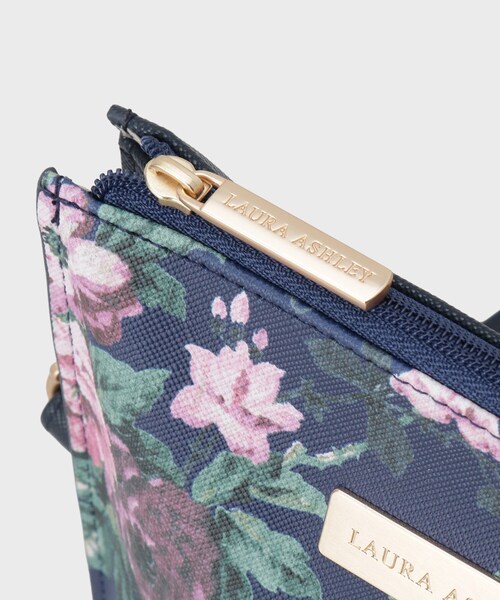 LAURA ASHLEY(ローラアシュレイ)の「エレンボロー ローズ柄 ミニ ショルダーバッグ(ショルダーバッグ・レディース・ブルー系5/ターコイズブルー系9/ピンク系その他・00)」の22枚目の写真
